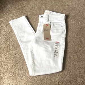NWT White Levi’s 721 High Rise Skinny Jeans